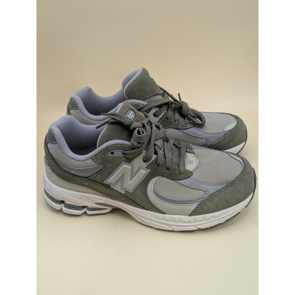 New Balance 2002R Dark Olivine Green Grey Boys Size 6.5Y Kids Sneaker GC2002CA